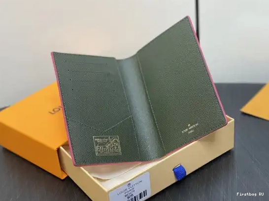 First bag ru PASSPORT COVER-10*14*2.5CM Vuitton Louis 0502